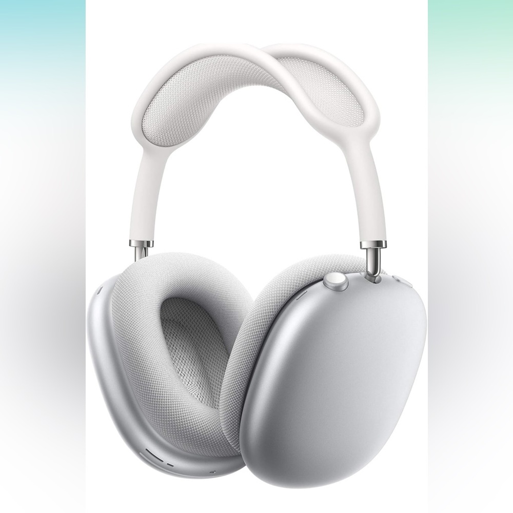 Apple AirPods Max in Sleek Silver